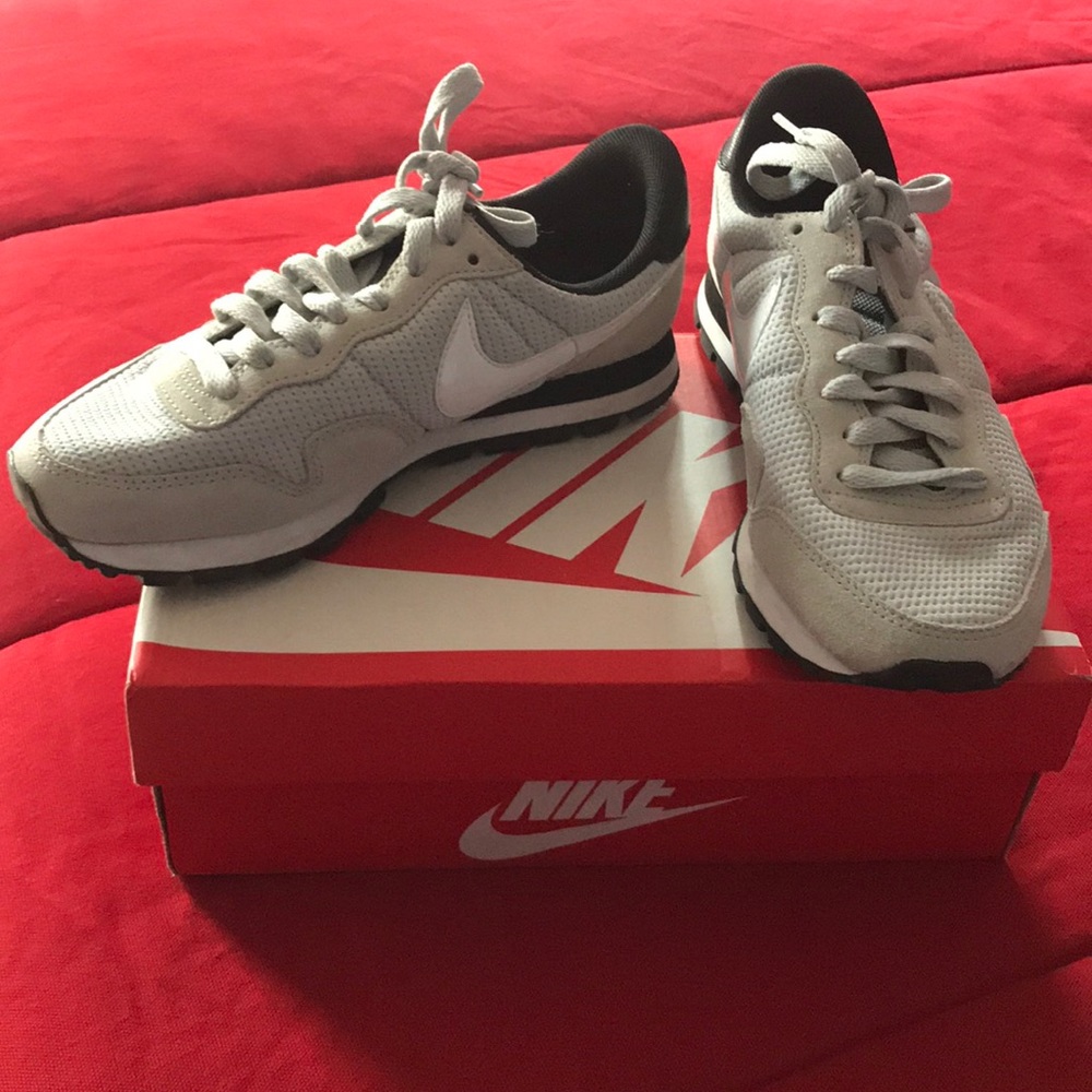 NWT Women’s Nike Air Pegasus sneaker